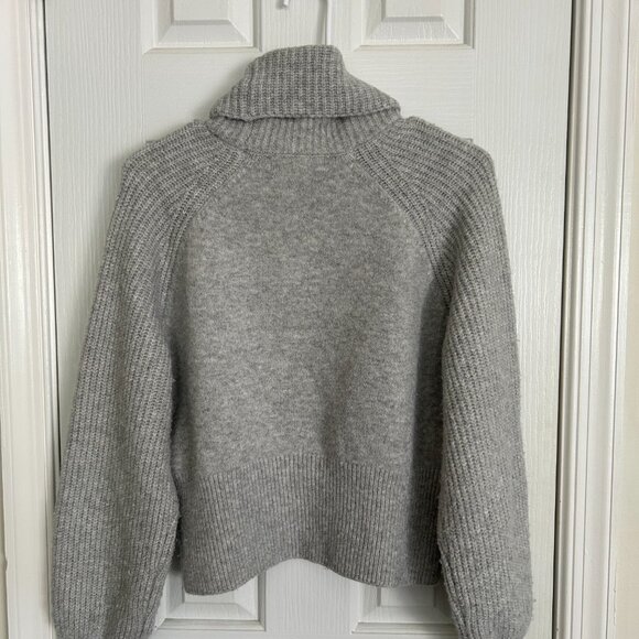 Elodie Gray Cropped Sweater - Picture 5 of 6